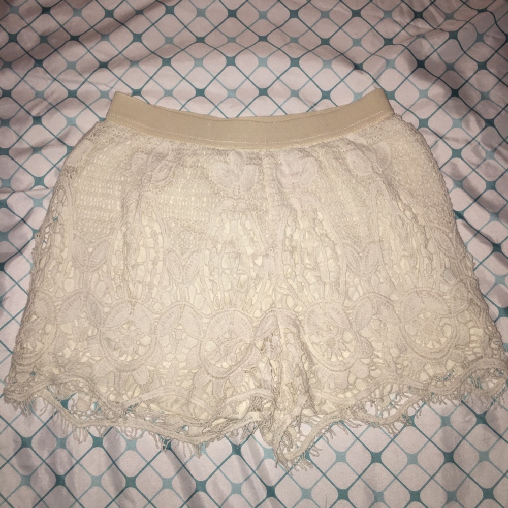 America Eagle white laced shorts